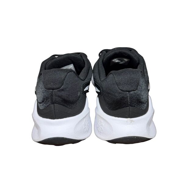 Nike Men\'s Black Running Shoes with White Swoosh size 11
